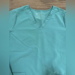Figs scrubs in Jade worn only a few times, new condition.